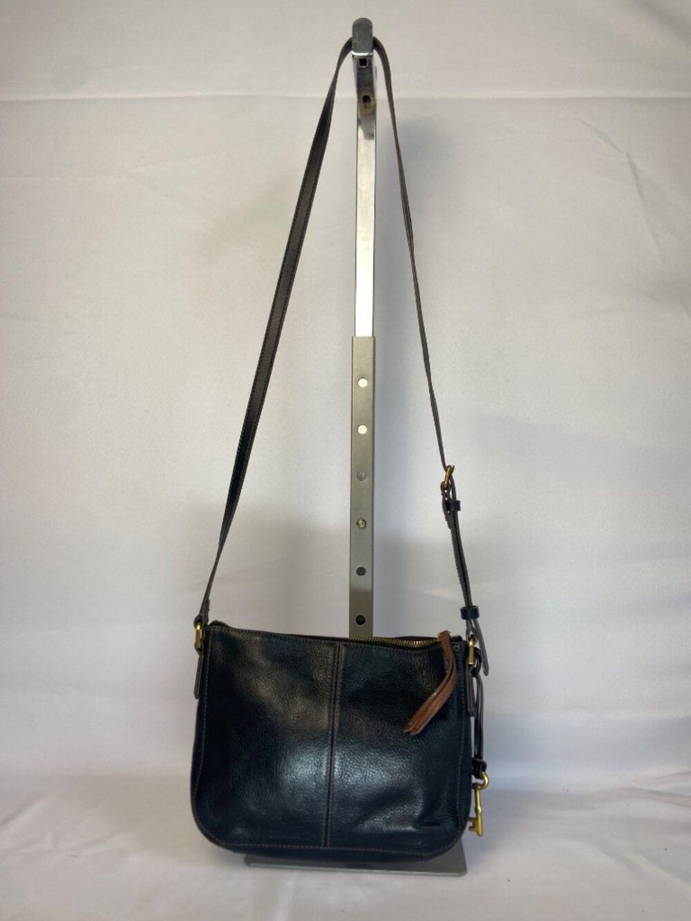 Vintage Fossil Black Pebbled Leather Crossbody Bag Brass Hardware Zip Purse - Picture 2 of 16